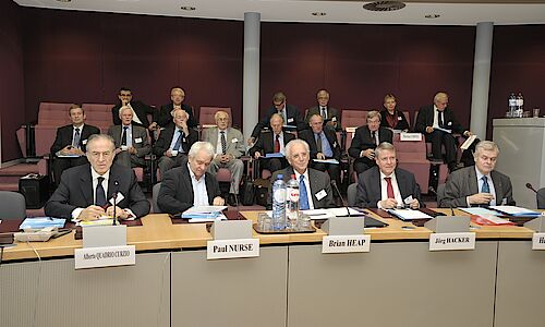 Alberto Quadrio Curzio, Emeritus Professor at the Università Cattolica del Sacro Cuore, Paul Nurse, British biochemist, 2001 Nobel Prize in Physiology or Medicine, Brian Heap, President of the European Academies Science Advisory Council (EASAC), and Jörg Hacker, President of the German National Academy of Sciences Leopoldina (from left to right).